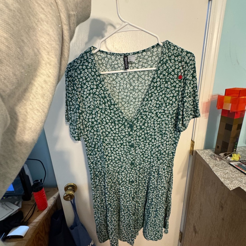 H&M Green Floral V-Neck Blouse